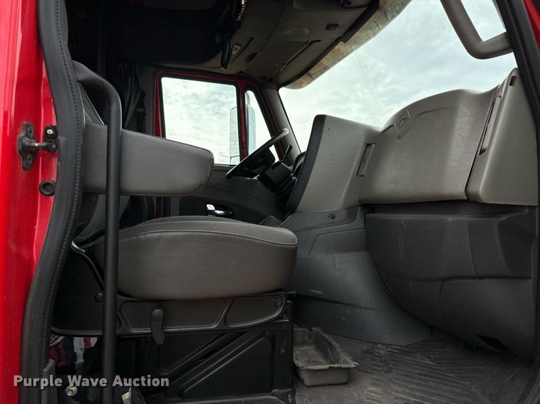 image for item DO2636 2016 International ProStar Plus 122 semi truck