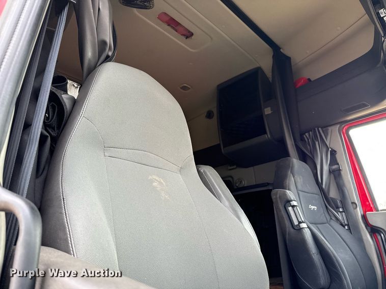 image for item DO2636 2016 International ProStar Plus 122 semi truck