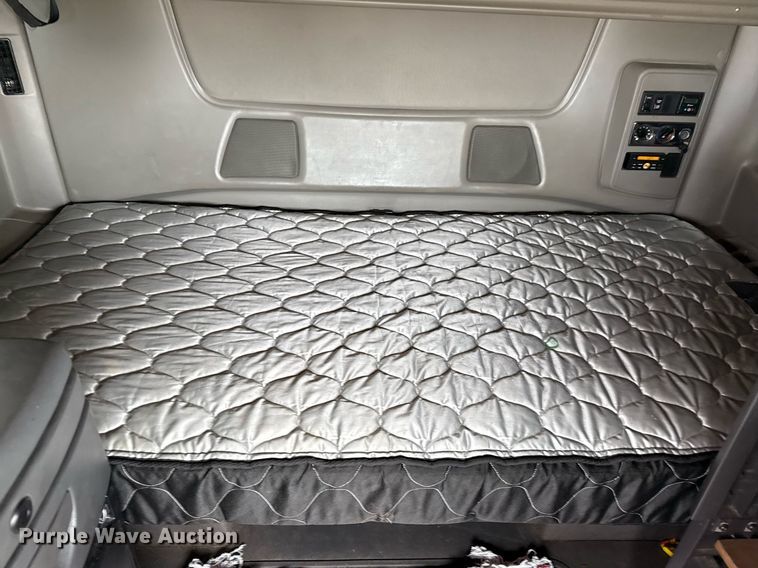 image for item DO2636 2016 International ProStar Plus 122 semi truck