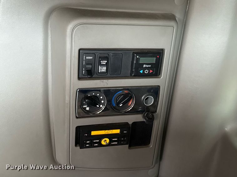 image for item DO2636 2016 International ProStar Plus 122 semi truck