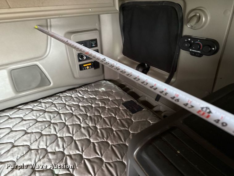 image for item DO2636 2016 International ProStar Plus 122 semi truck