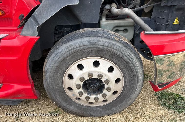 image for item DO2636 2016 International ProStar Plus 122 semi truck