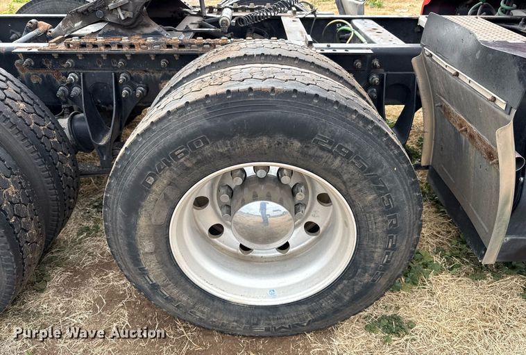 image for item DO2636 2016 International ProStar Plus 122 semi truck