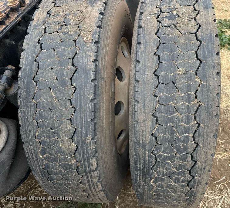 image for item DO2636 2016 International ProStar Plus 122 semi truck