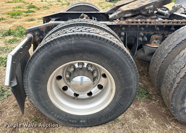 image for item DO2636 2016 International ProStar Plus 122 semi truck