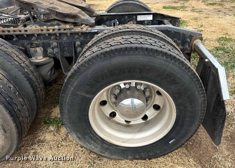 image for item DO2636 2016 International ProStar Plus 122 semi truck