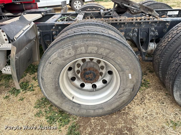 image for item DO2636 2016 International ProStar Plus 122 semi truck