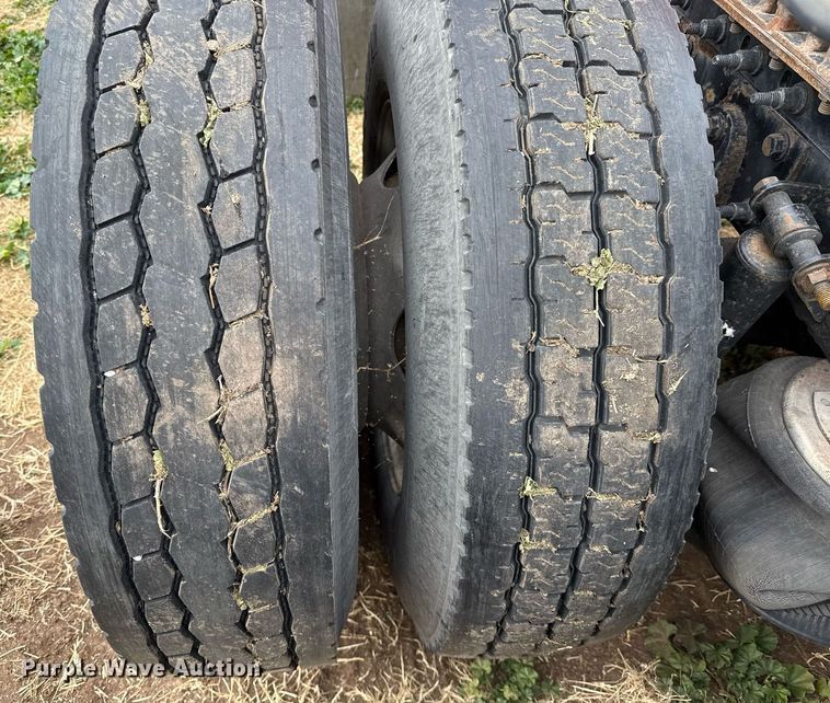 image for item DO2636 2016 International ProStar Plus 122 semi truck