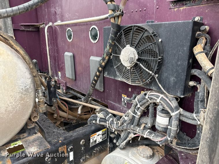 image for item DO2637 2015 Kenworth T680 semi truck