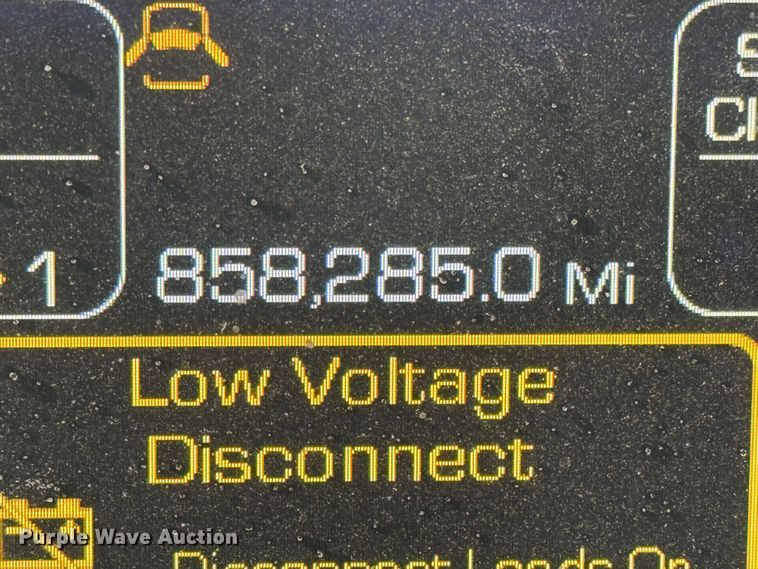 image for item DO2637 2015 Kenworth T680 semi truck