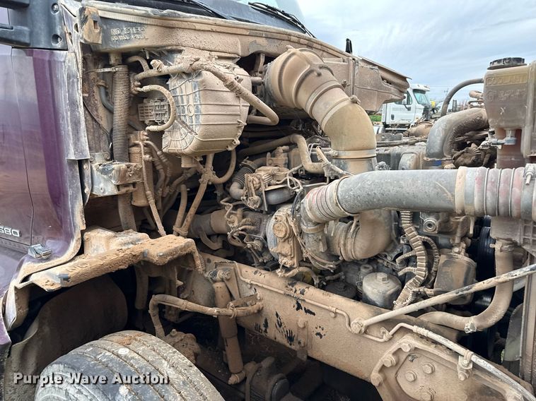 image for item DO2637 2015 Kenworth T680 semi truck