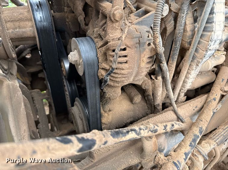 image for item DO2637 2015 Kenworth T680 semi truck