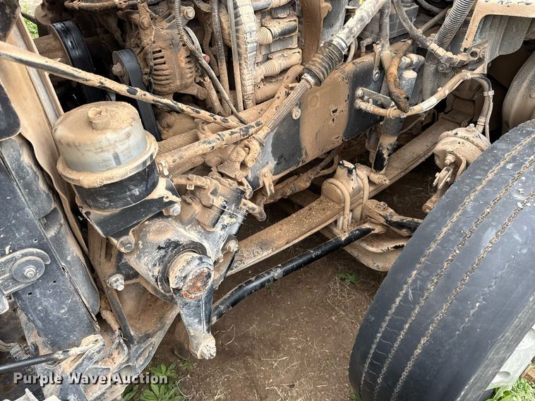 image for item DO2637 2015 Kenworth T680 semi truck