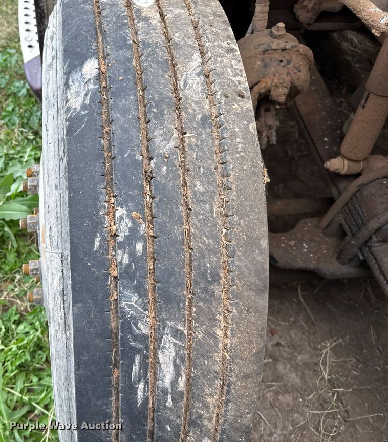 image for item DO2637 2015 Kenworth T680 semi truck