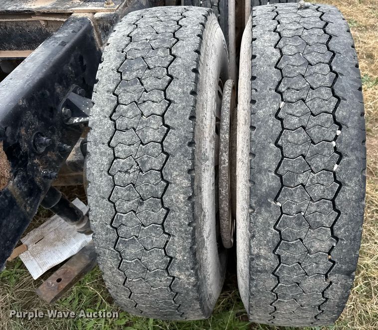 image for item DO2637 2015 Kenworth T680 semi truck