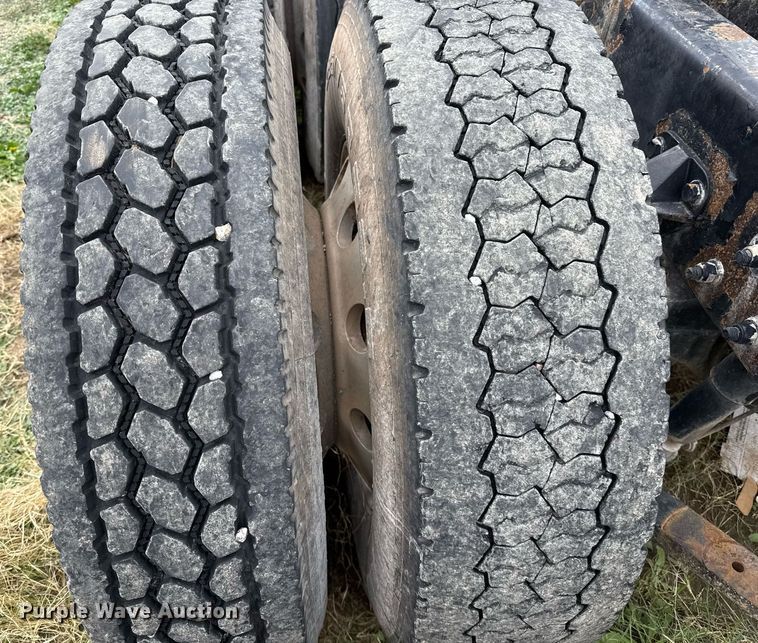 image for item DO2637 2015 Kenworth T680 semi truck