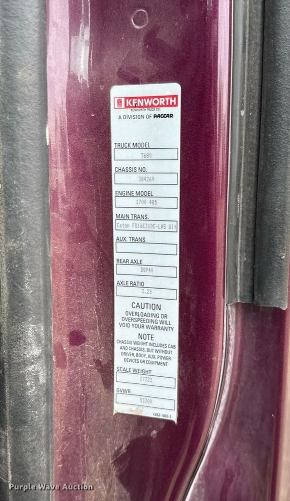 image for item DO2637 2015 Kenworth T680 semi truck