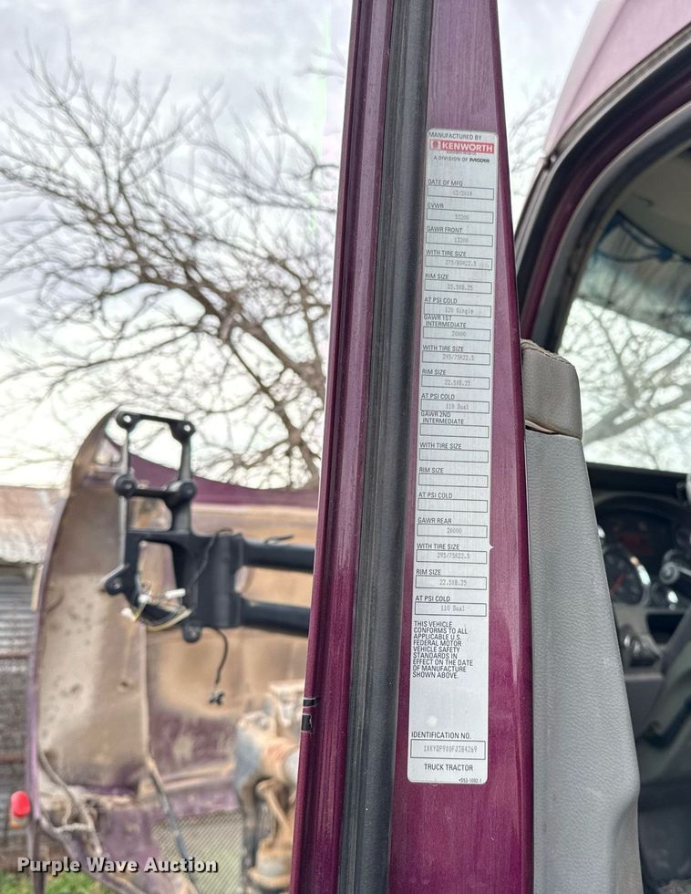 image for item DO2637 2015 Kenworth T680 semi truck