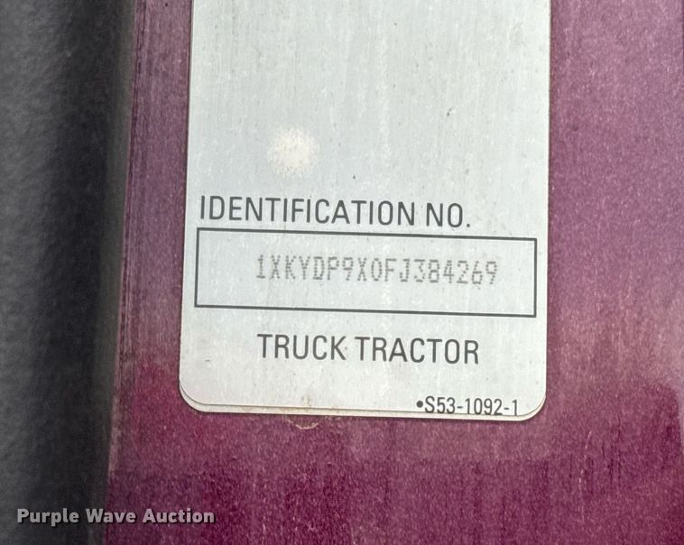 image for item DO2637 2015 Kenworth T680 semi truck