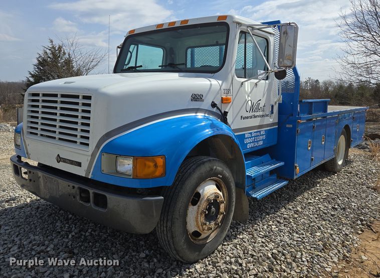 image for item DP6196 2002 International 4700 flatbed truck