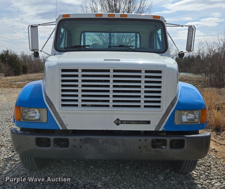 image for item DP6196 2002 International 4700 flatbed truck