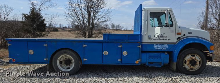 image for item DP6196 2002 International 4700 flatbed truck