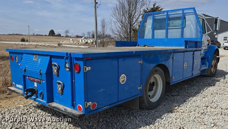 image for item DP6196 2002 International 4700 flatbed truck