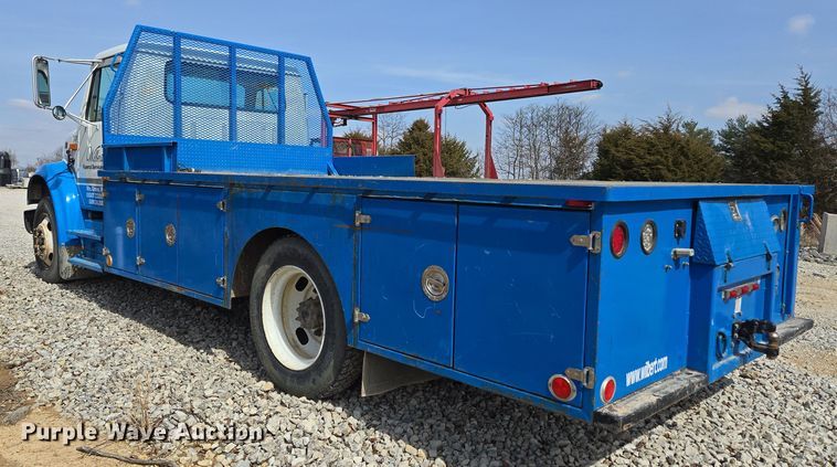 image for item DP6196 2002 International 4700 flatbed truck