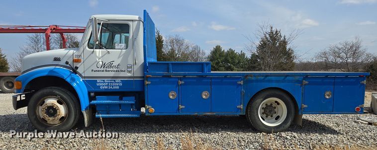 image for item DP6196 2002 International 4700 flatbed truck