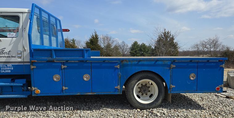 image for item DP6196 2002 International 4700 flatbed truck
