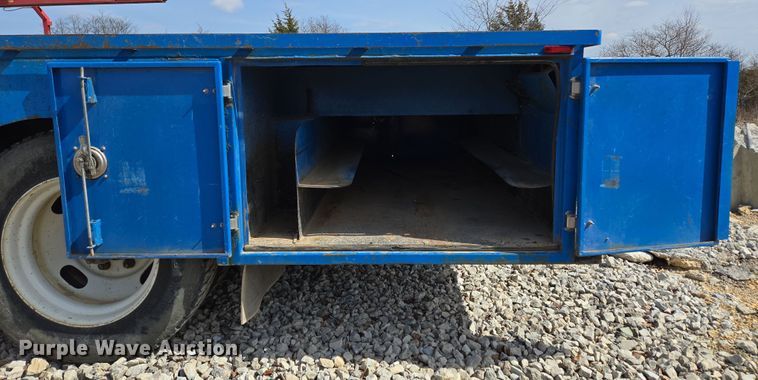 image for item DP6196 2002 International 4700 flatbed truck