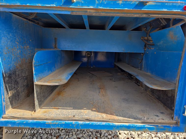 image for item DP6196 2002 International 4700 flatbed truck