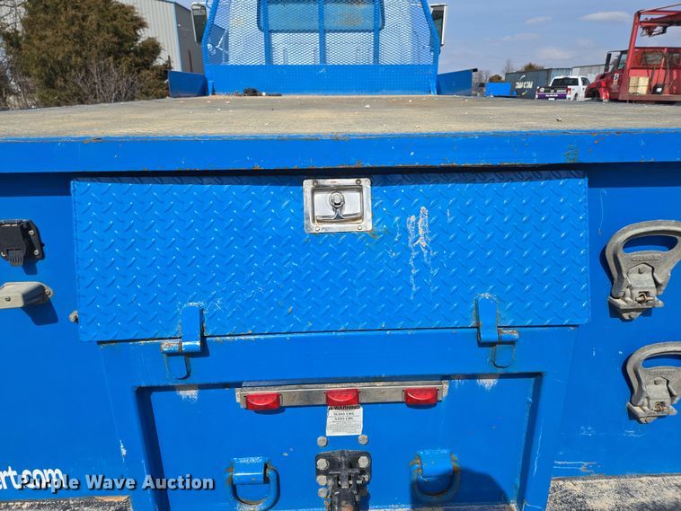 image for item DP6196 2002 International 4700 flatbed truck