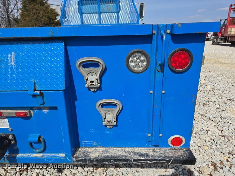 image for item DP6196 2002 International 4700 flatbed truck