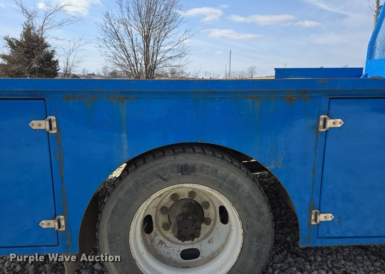 image for item DP6196 2002 International 4700 flatbed truck