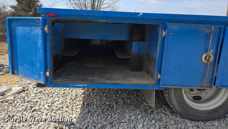 image for item DP6196 2002 International 4700 flatbed truck