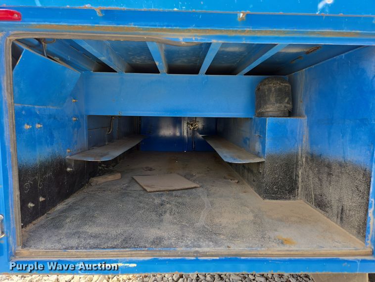 image for item DP6196 2002 International 4700 flatbed truck