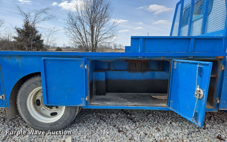 image for item DP6196 2002 International 4700 flatbed truck