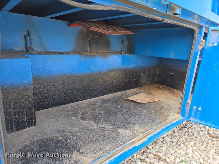 image for item DP6196 2002 International 4700 flatbed truck