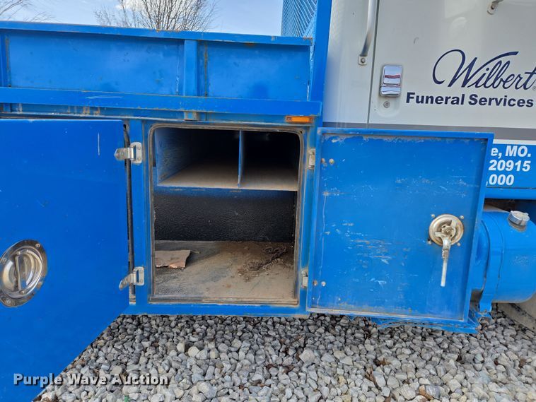 image for item DP6196 2002 International 4700 flatbed truck