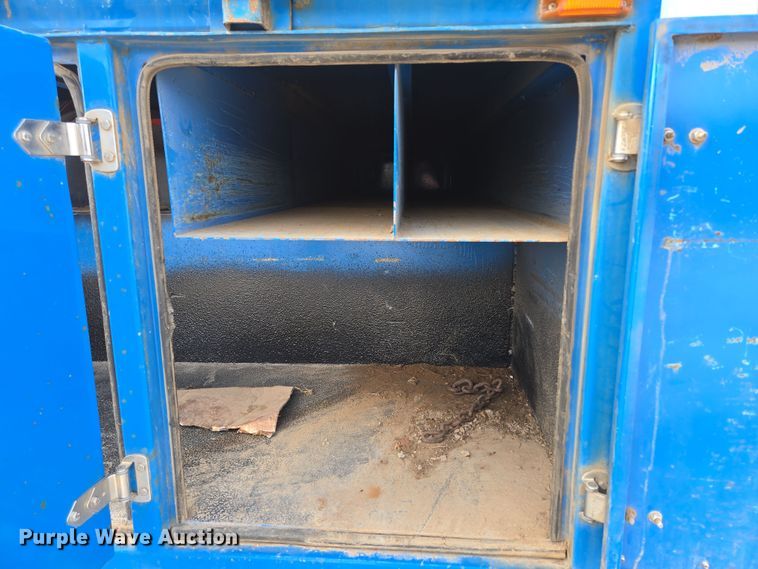 image for item DP6196 2002 International 4700 flatbed truck