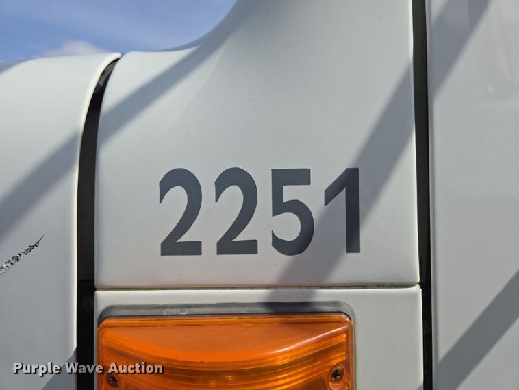 image for item DP6196 2002 International 4700 flatbed truck