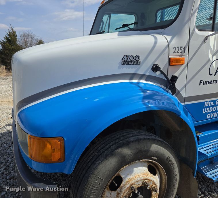 image for item DP6196 2002 International 4700 flatbed truck