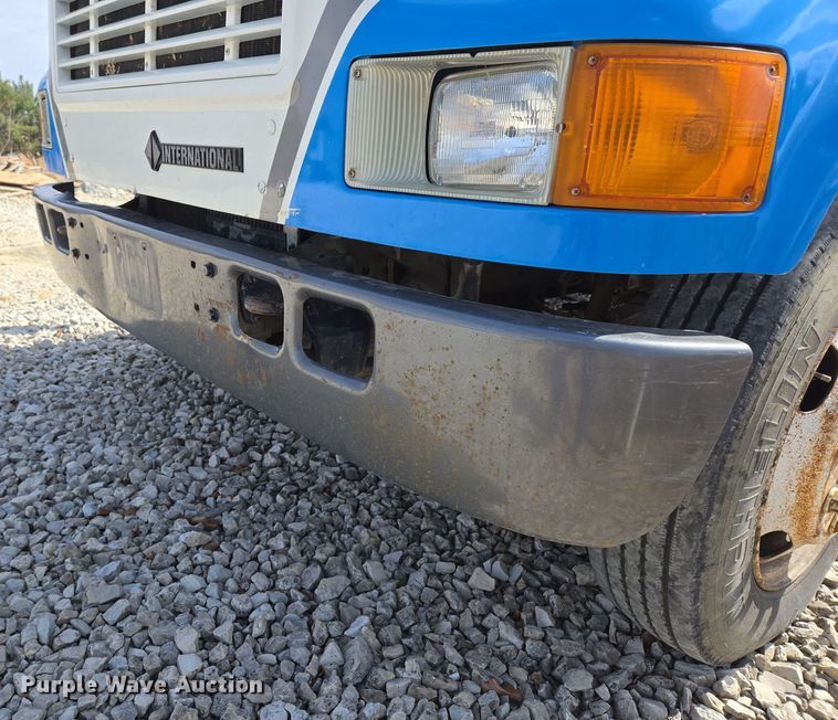 image for item DP6196 2002 International 4700 flatbed truck