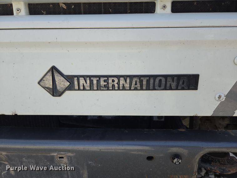 image for item DP6196 2002 International 4700 flatbed truck