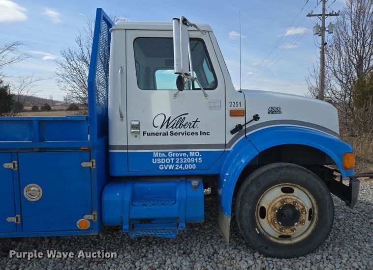 image for item DP6196 2002 International 4700 flatbed truck