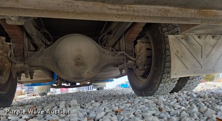 image for item DP6196 2002 International 4700 flatbed truck