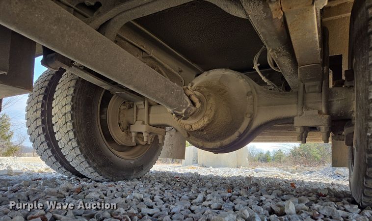 image for item DP6196 2002 International 4700 flatbed truck