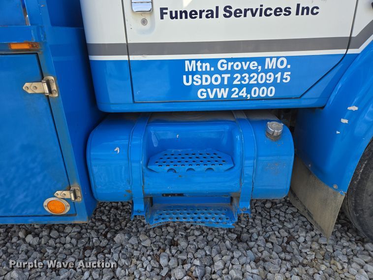 image for item DP6196 2002 International 4700 flatbed truck