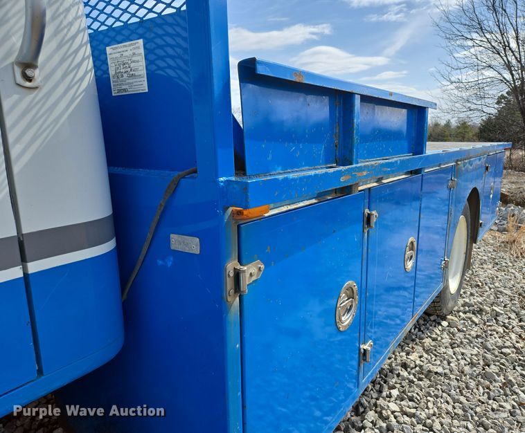 image for item DP6196 2002 International 4700 flatbed truck